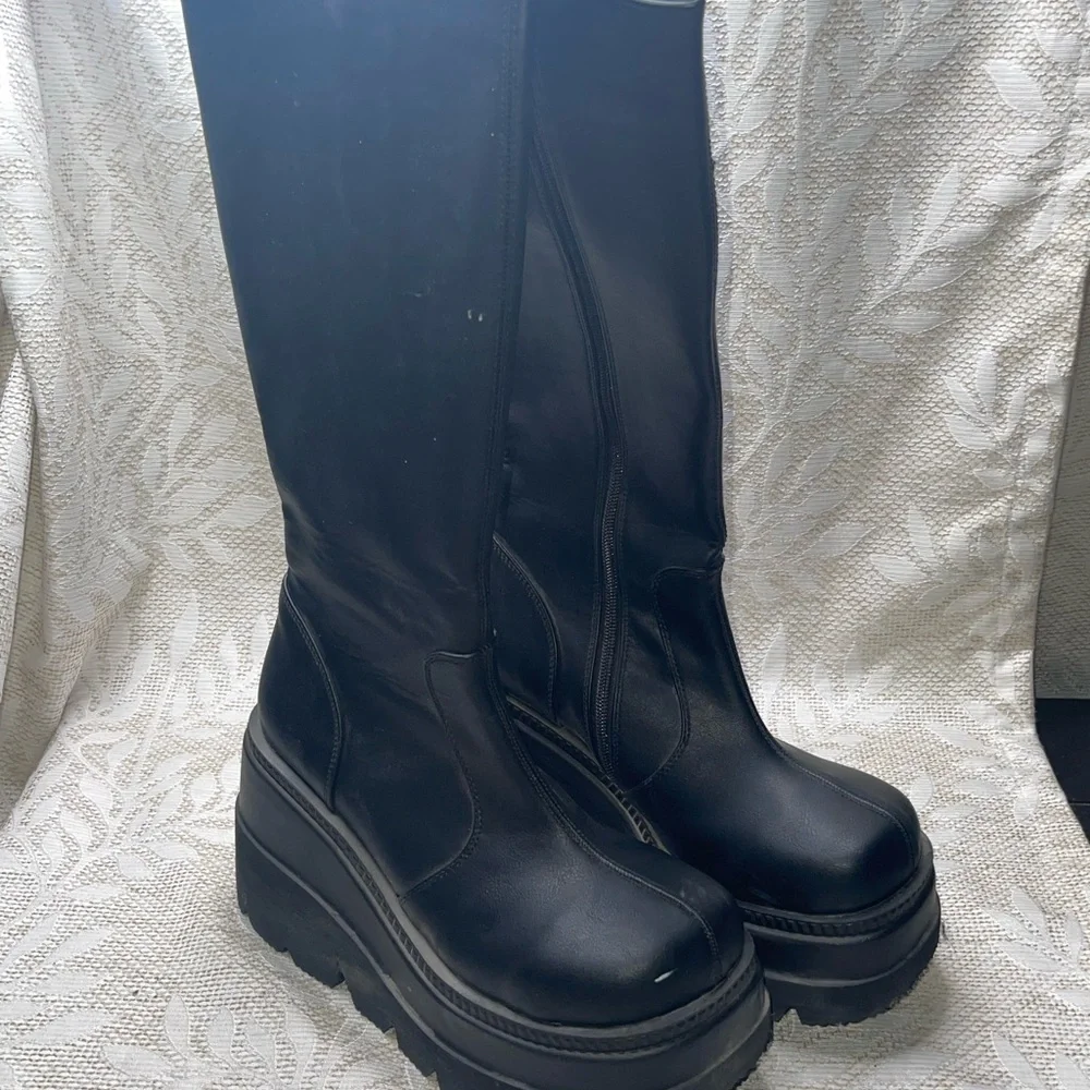 DEMONIA SHAKER-100 Women's Black Wedge Platform Boots